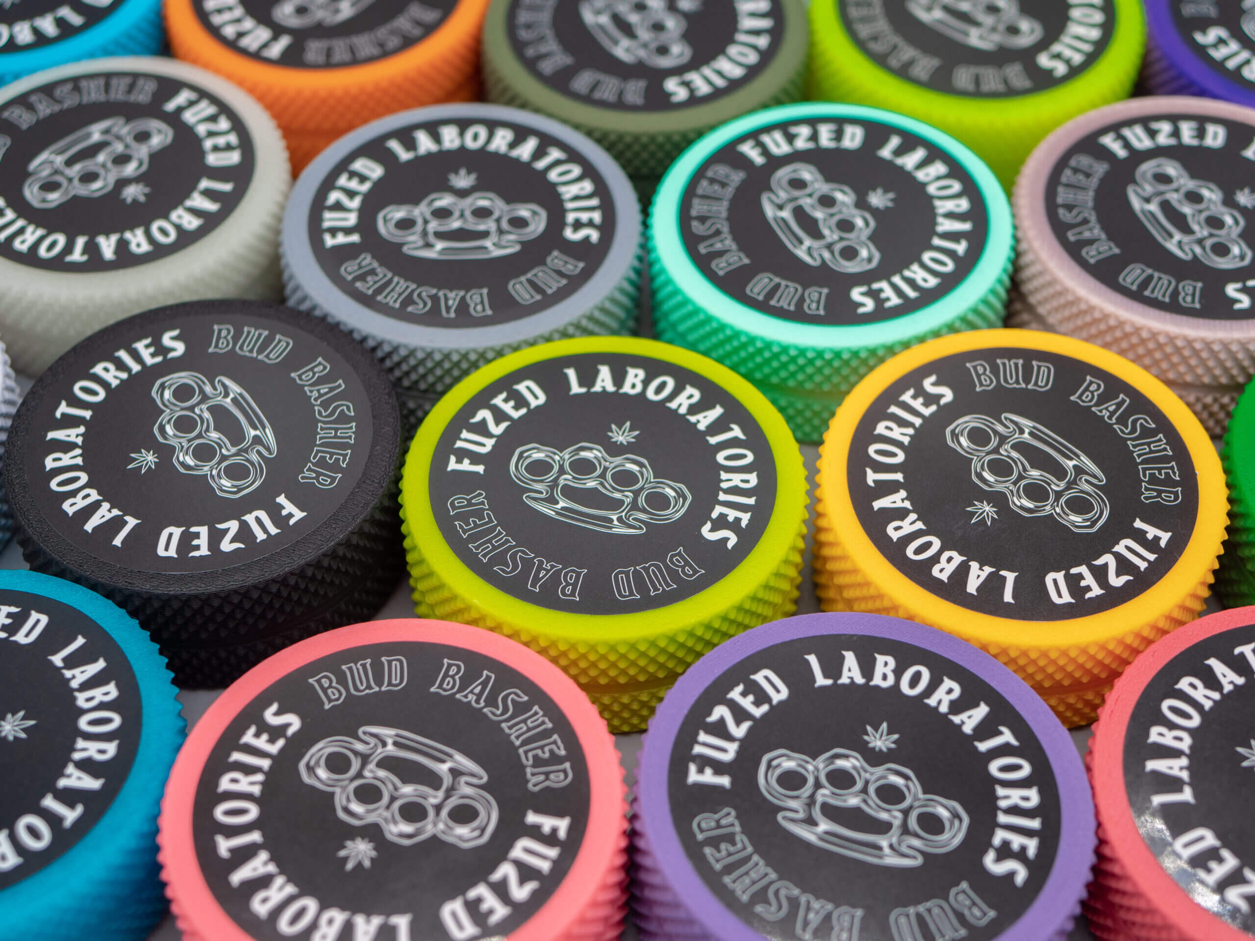 BUD BASHER™ - Toothless Magnetic Herb Grinder - 48 COLORS