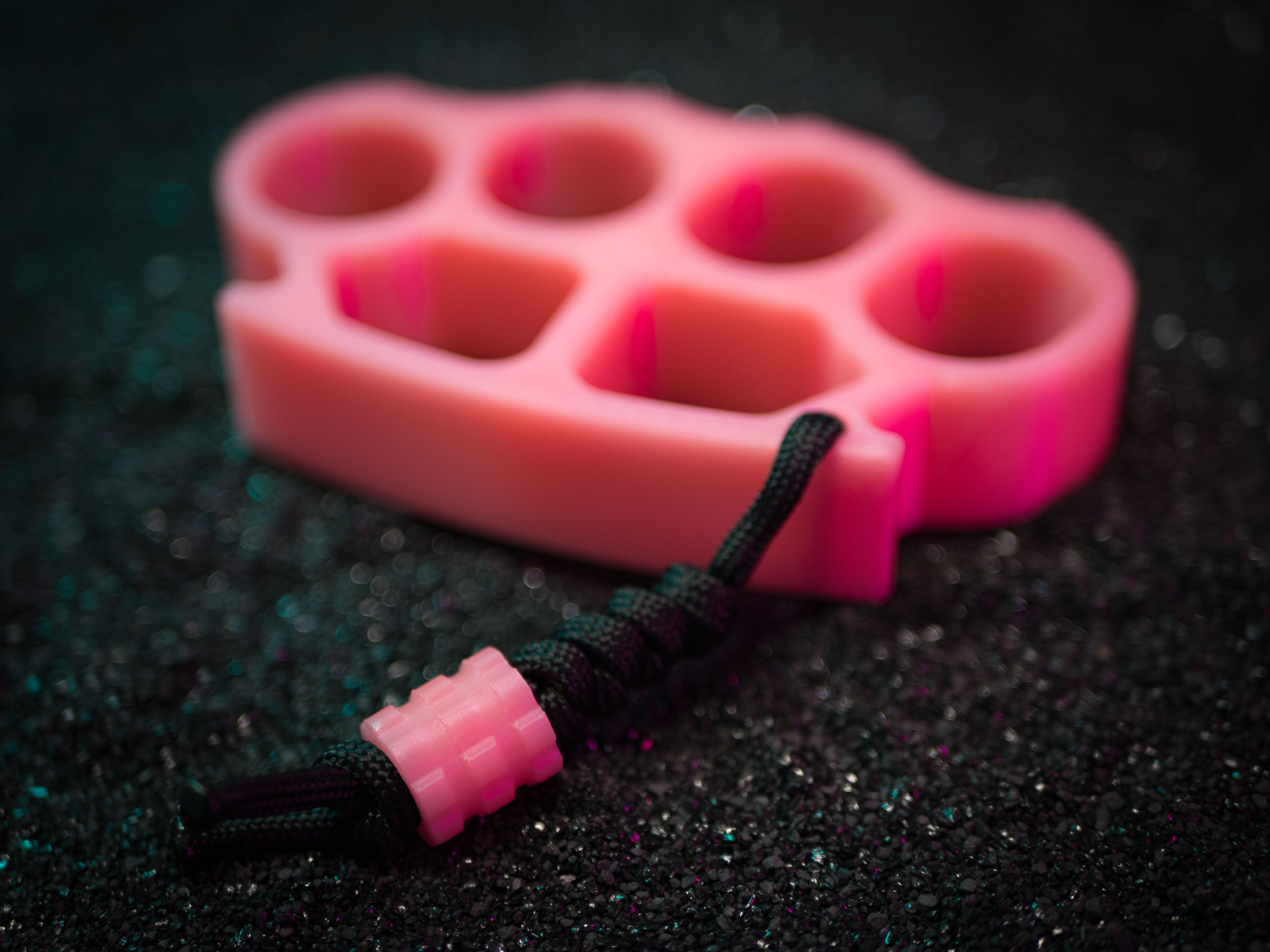 BRAWLR™ - Stealth Knuckles - Translucent Iridescent Bubble Gum